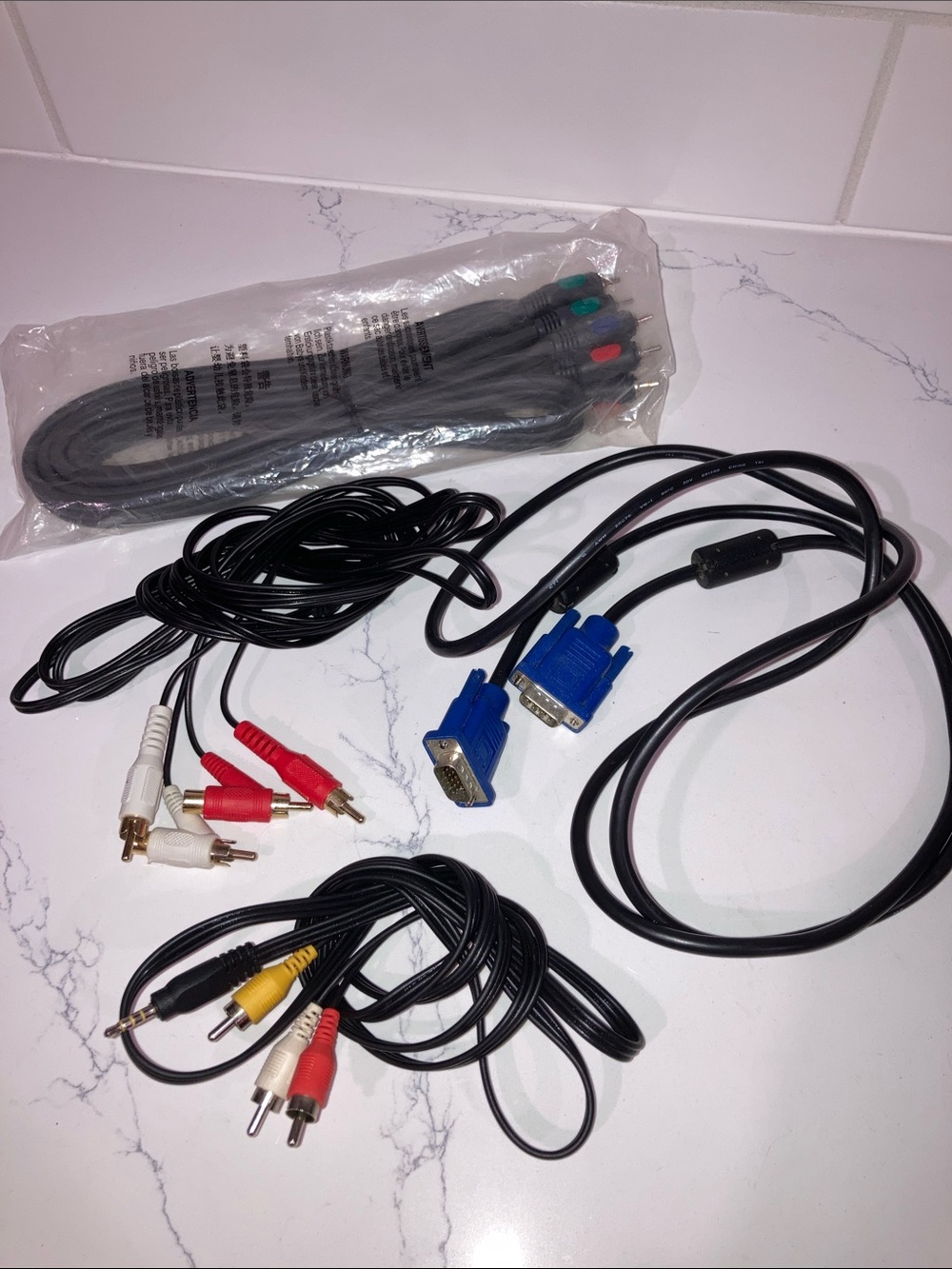 (5/$5) Multi-Connector AV & VGA Cable Set (4PC) Electronics & Games Consoles